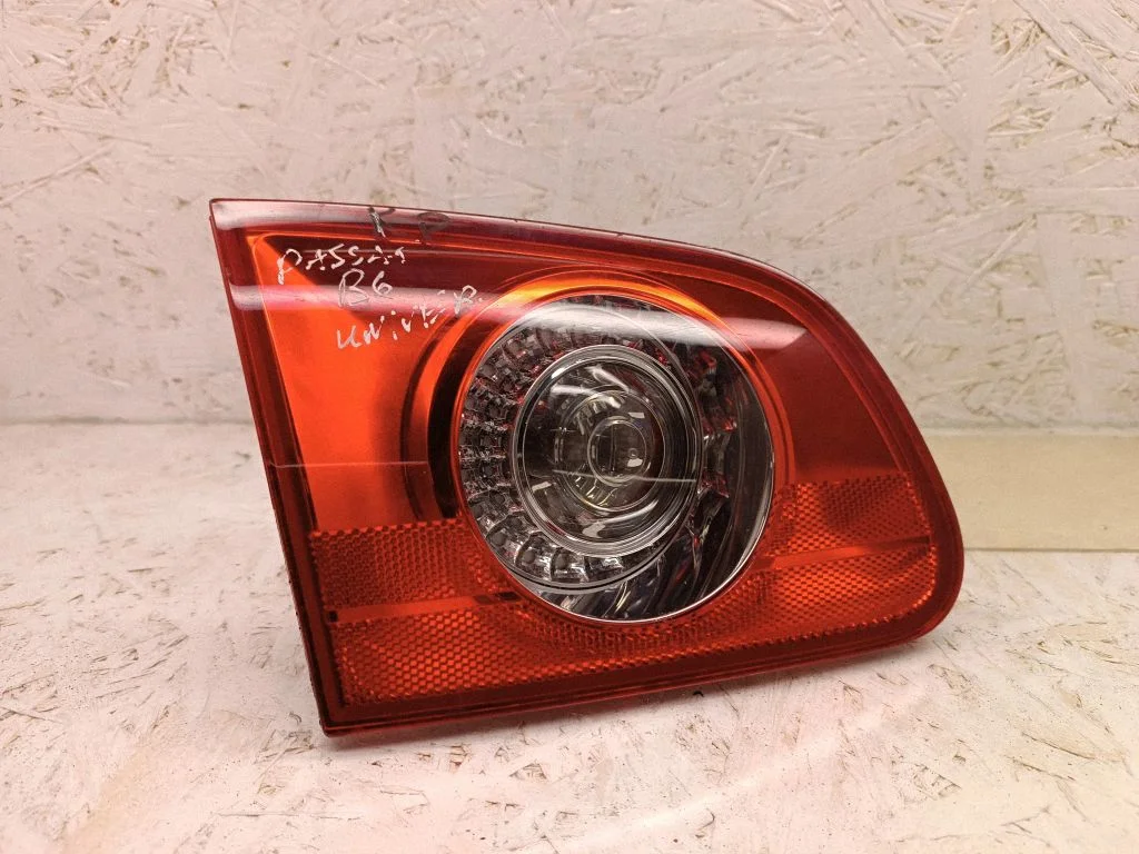 Tailgate rear/tail lights 3C9945093A