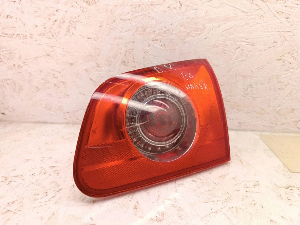 Tailgate rear/tail lights 3C9945094A