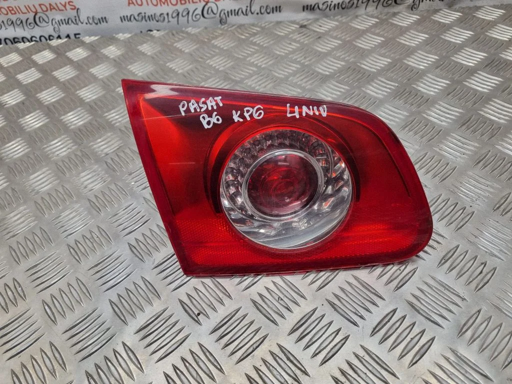 Tailgate rear/tail lights 3C9945093