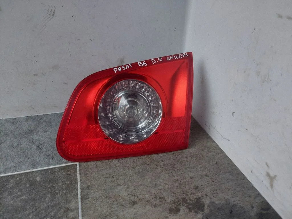 Tailgate rear/tail lights 3C9945094