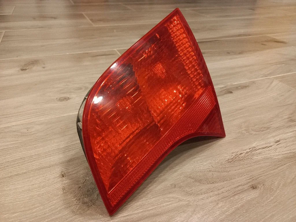 Tailgate rear/tail lights 8E9945094