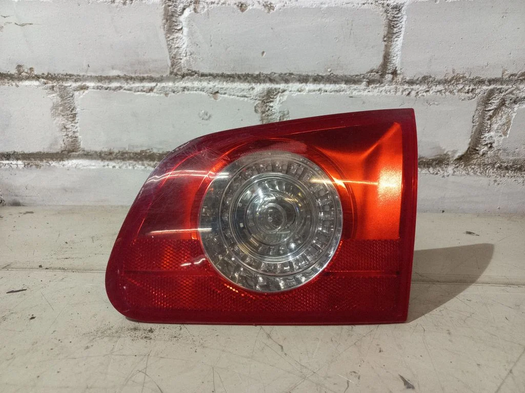 Tailgate rear/tail lights 3C9945094