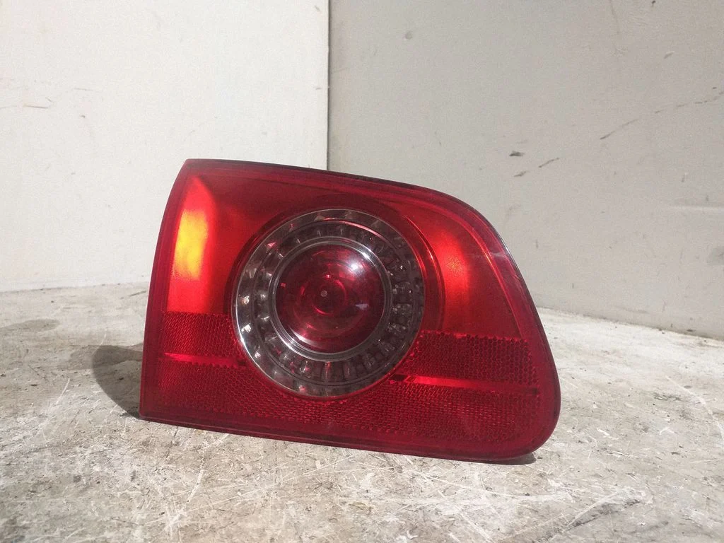Tailgate rear/tail lights 3C9945093