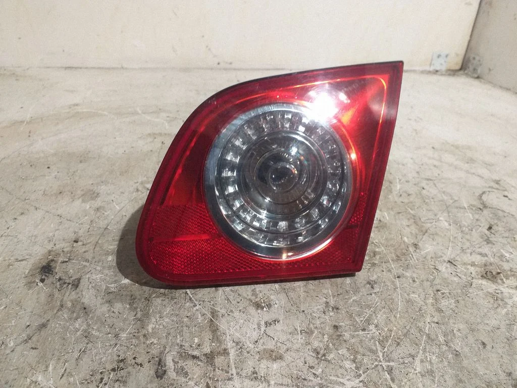 Tailgate rear/tail lights 3C5945094E