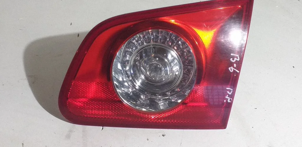 Tailgate rear/tail lights ZSB3C9945