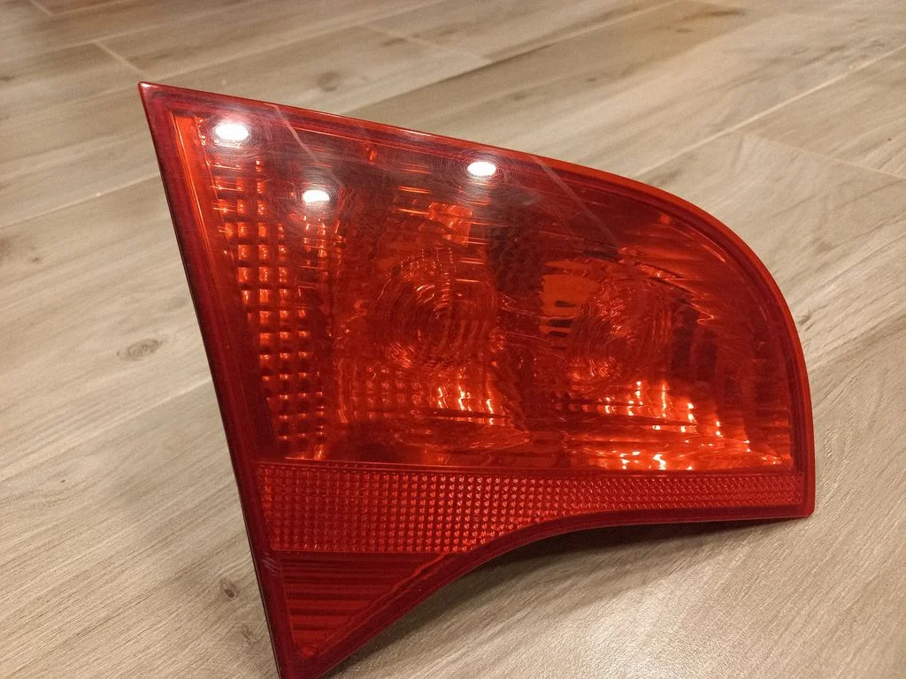 Tailgate rear/tail lights 8E9945093A