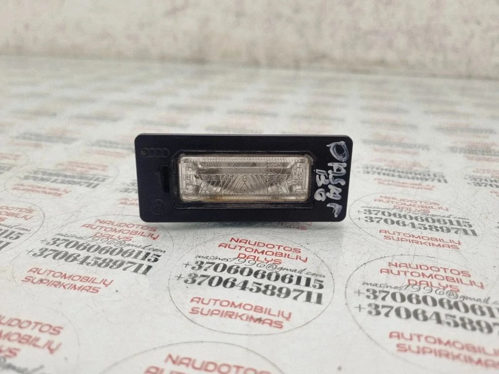 Number plate light 8T0943021
