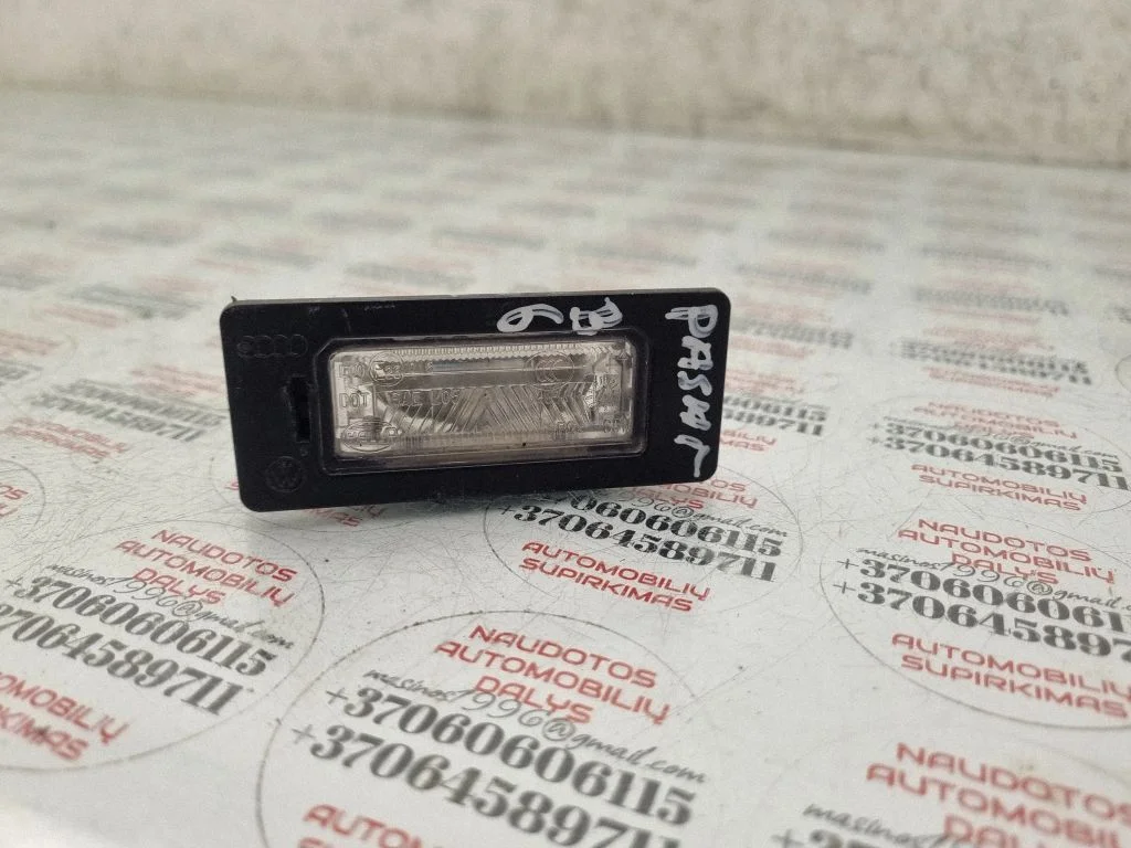 Number plate light 8T0943021