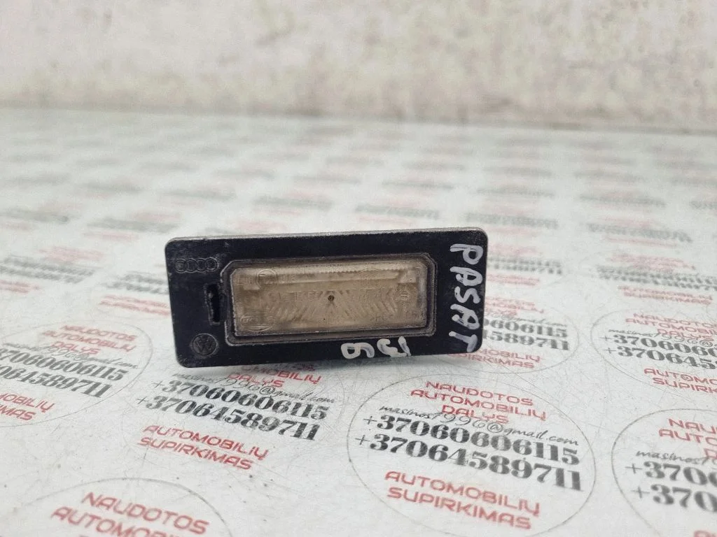 Number plate light 8T0943021