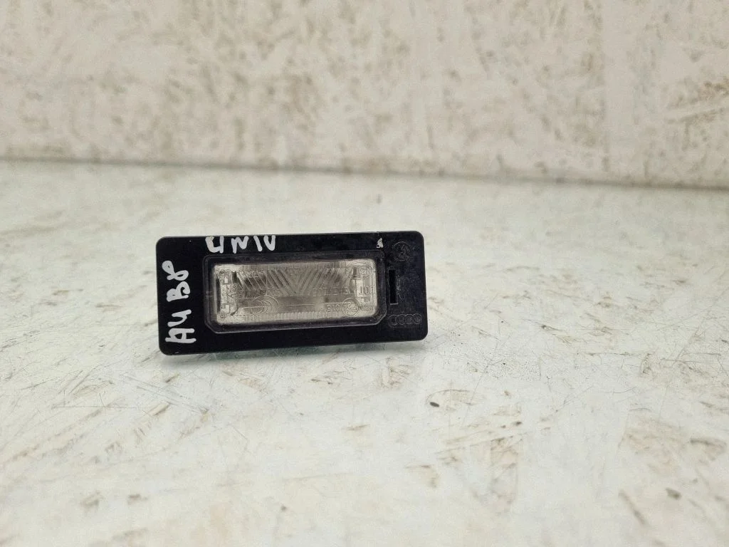 Number plate light 8T0943021