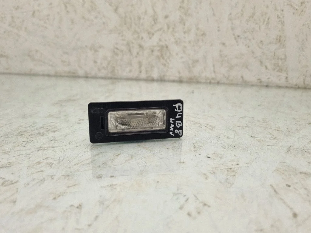 Number plate light 8T0943021