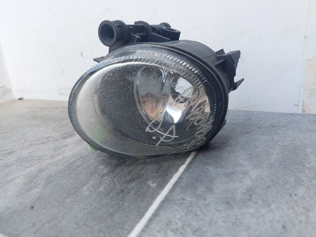 Halogen przedni 8E0941700C