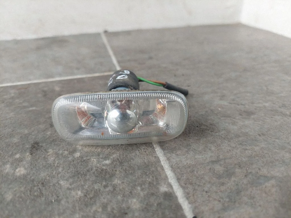 Front fender indicator light – Audi A4 S4 B6 8E 8H (2001-2005)