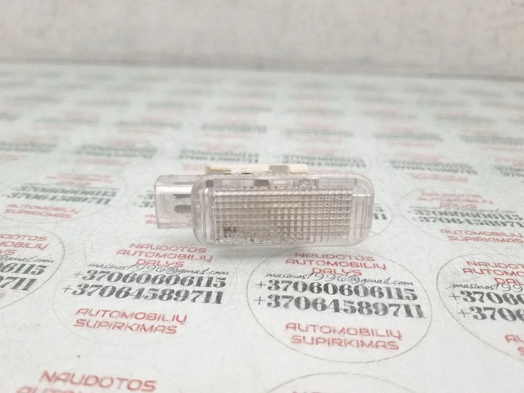 Tagaistmete valgustustuli – Audi A8 S8 D3 4E (2002-2009)