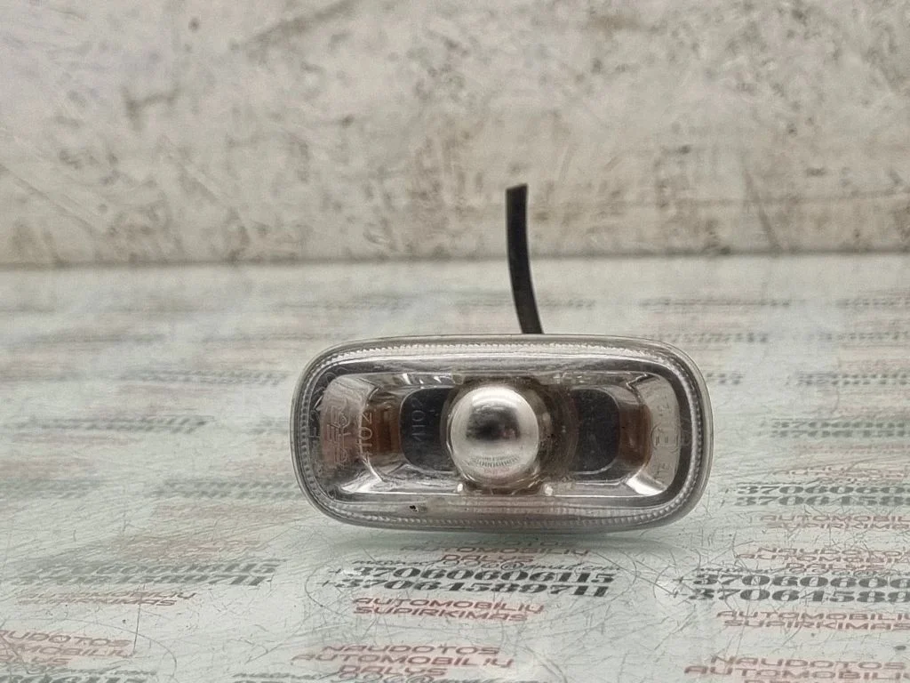 Front fender indicator light – Audi A4 S4 B6 8E 8H (2001-2005)