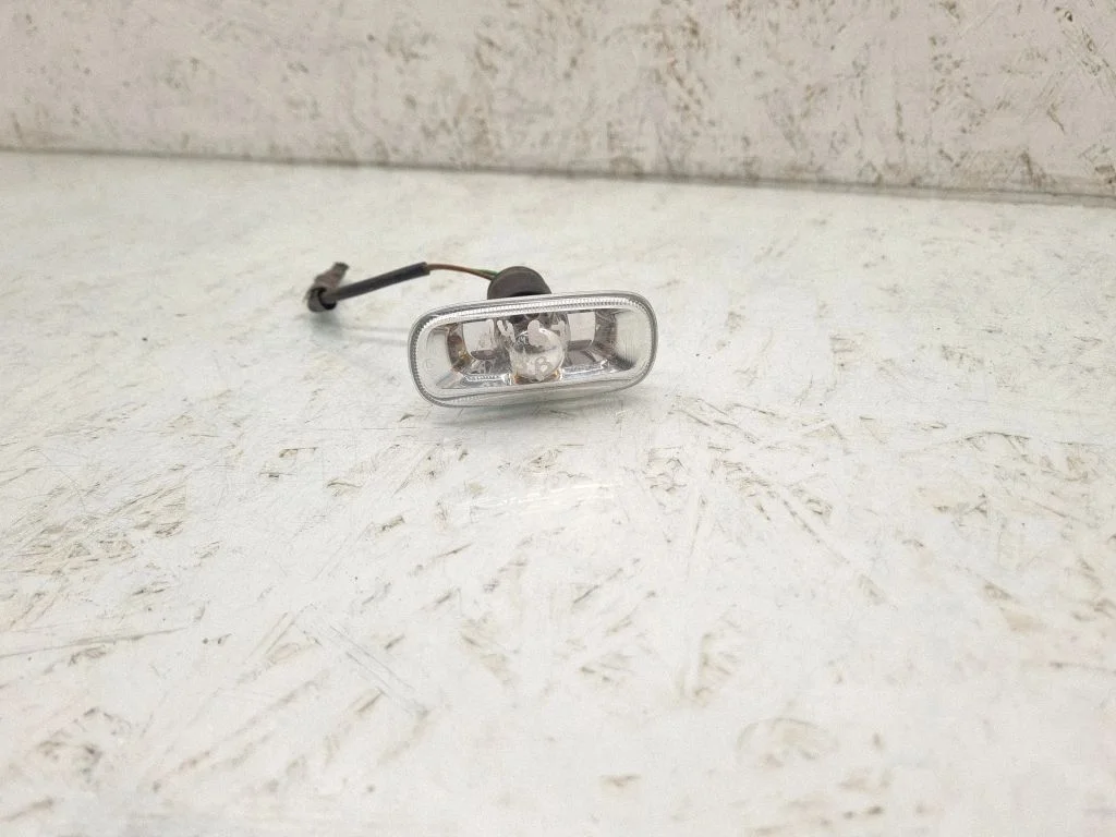 Front fender indicator light – Audi A4 S4 B7 8E 8H (2005-2008)