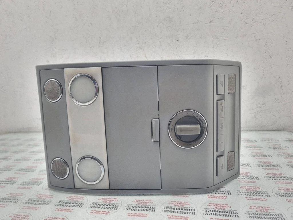 Front seat light – Volkswagen Touareg I (2002-2010)