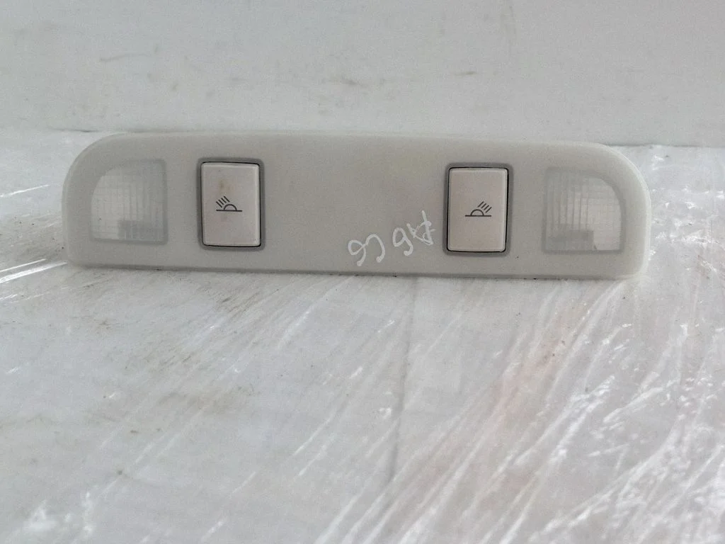 Tagaistmete valgustustuli – Audi A6 Allroad C6 (2006-2011)