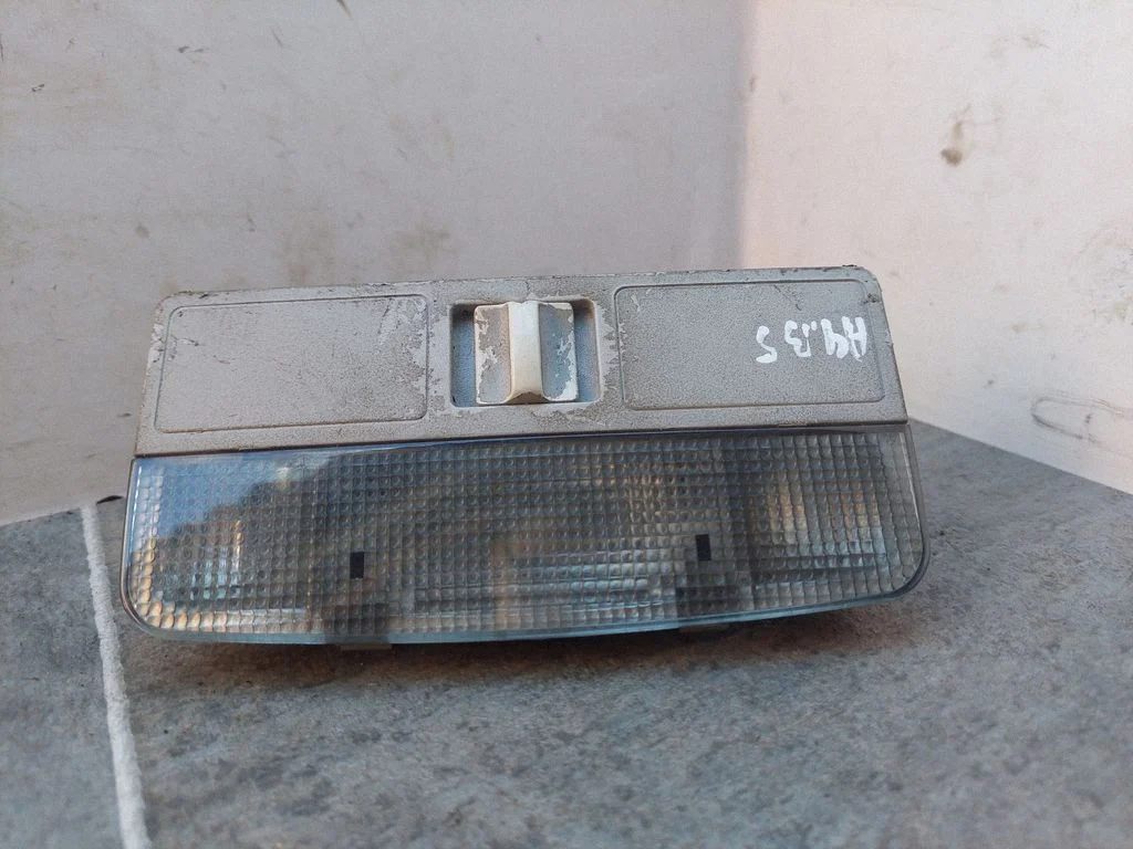 Front seat light 8D0947105
