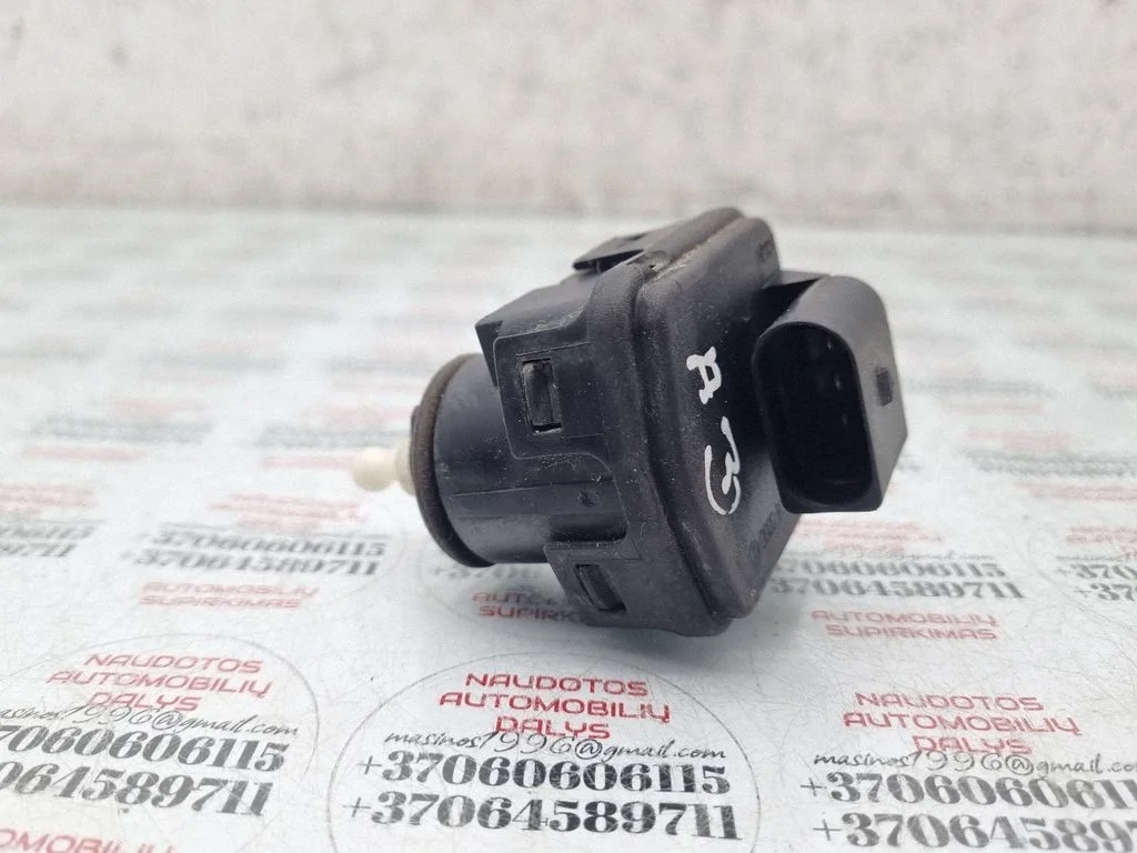 Headlight level adjustment motor 8L0941295
