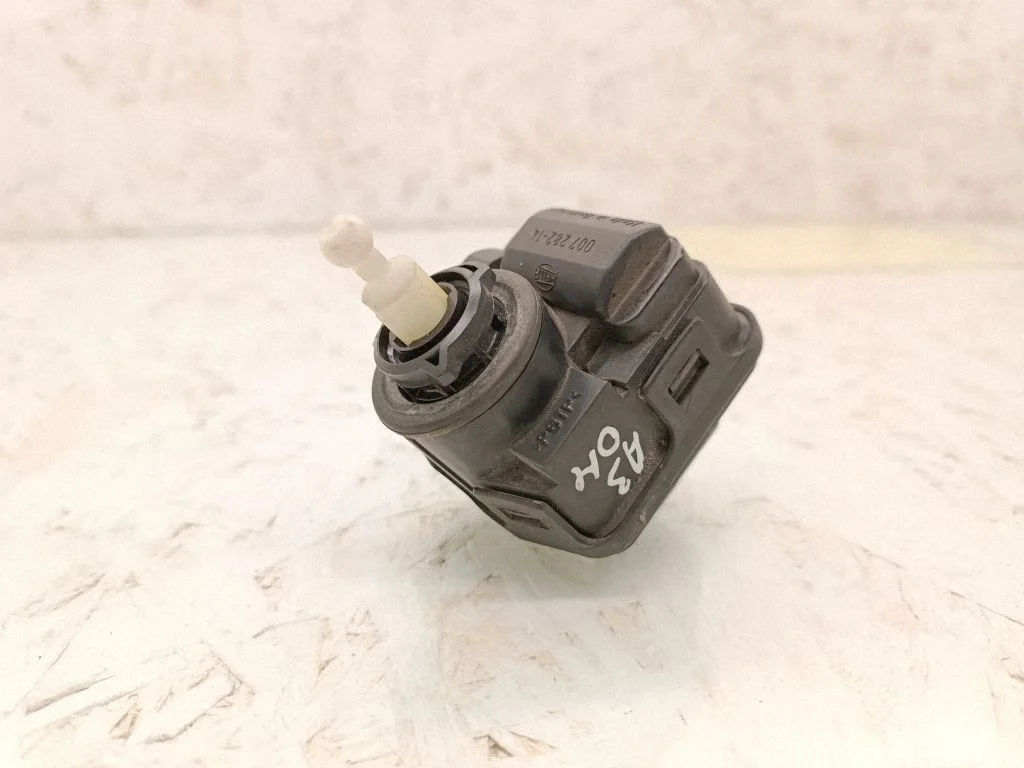 Headlight level adjustment motor 4B0941295