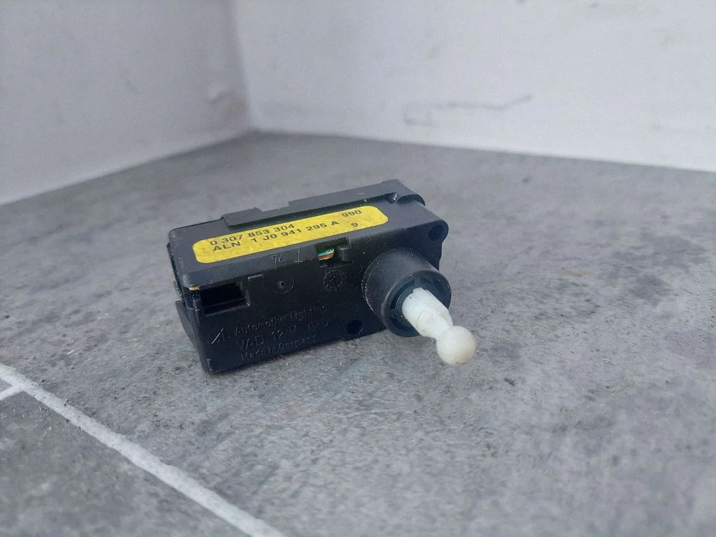 Headlight level adjustment motor 1J0941295A