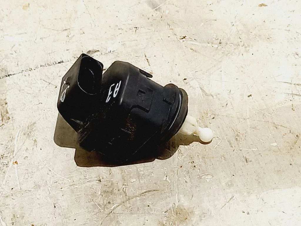 Headlight level adjustment motor