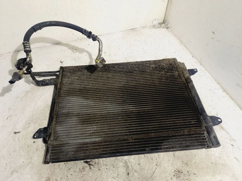 Kliimaseadme jahutusradiaator (kondensaator) 1T0820411B