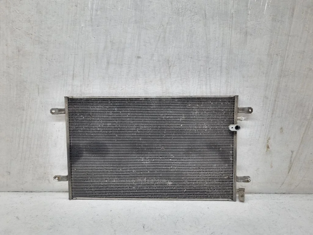 Kliimaseadme jahutusradiaator (kondensaator)