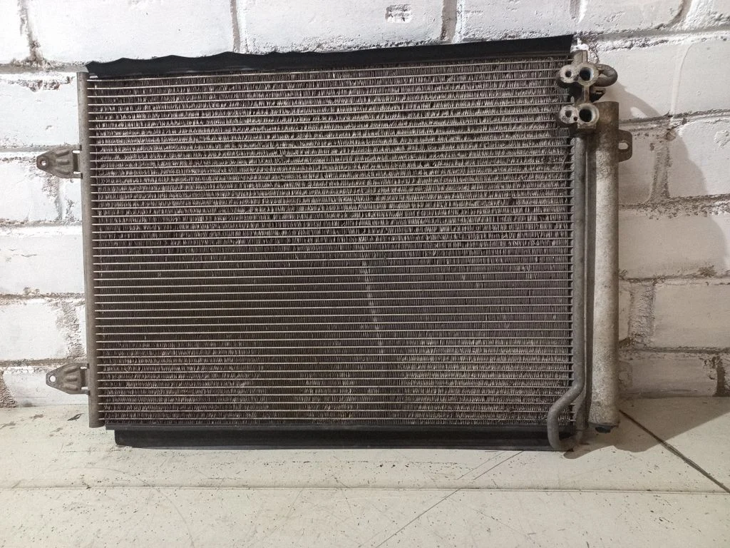 Kliimaseadme jahutusradiaator (kondensaator)