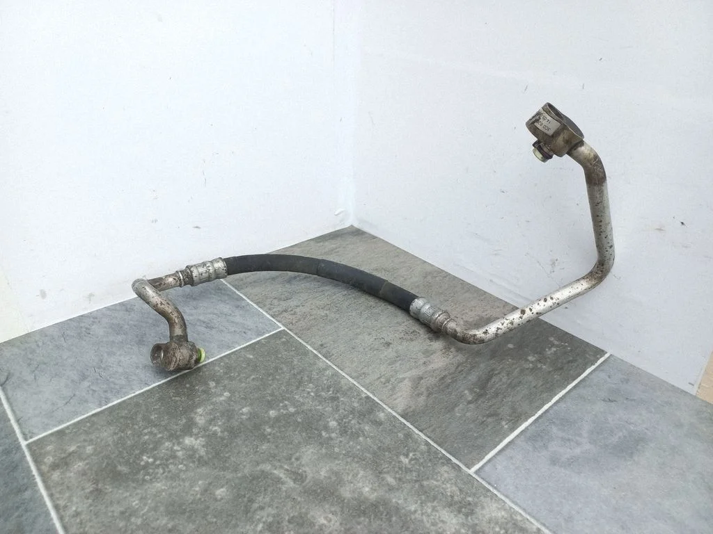 Air conditioning (A/C) pipe/hose