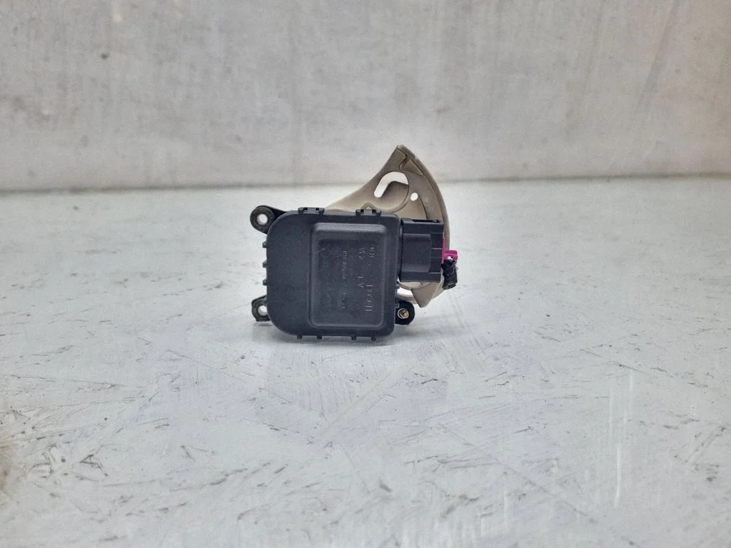 Air flap motor/actuator 8D1820511E