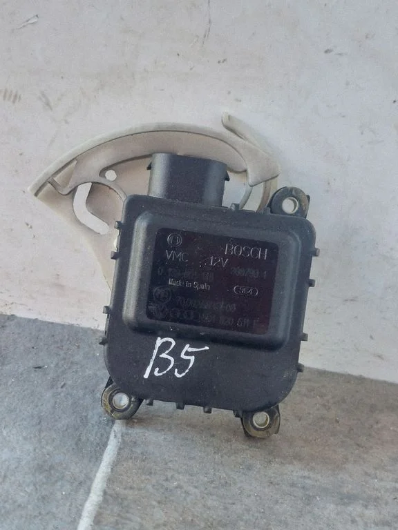 Air flap motor/actuator 8D1820511E