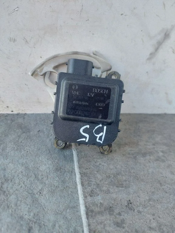 Air flap motor/actuator 8D1820511E