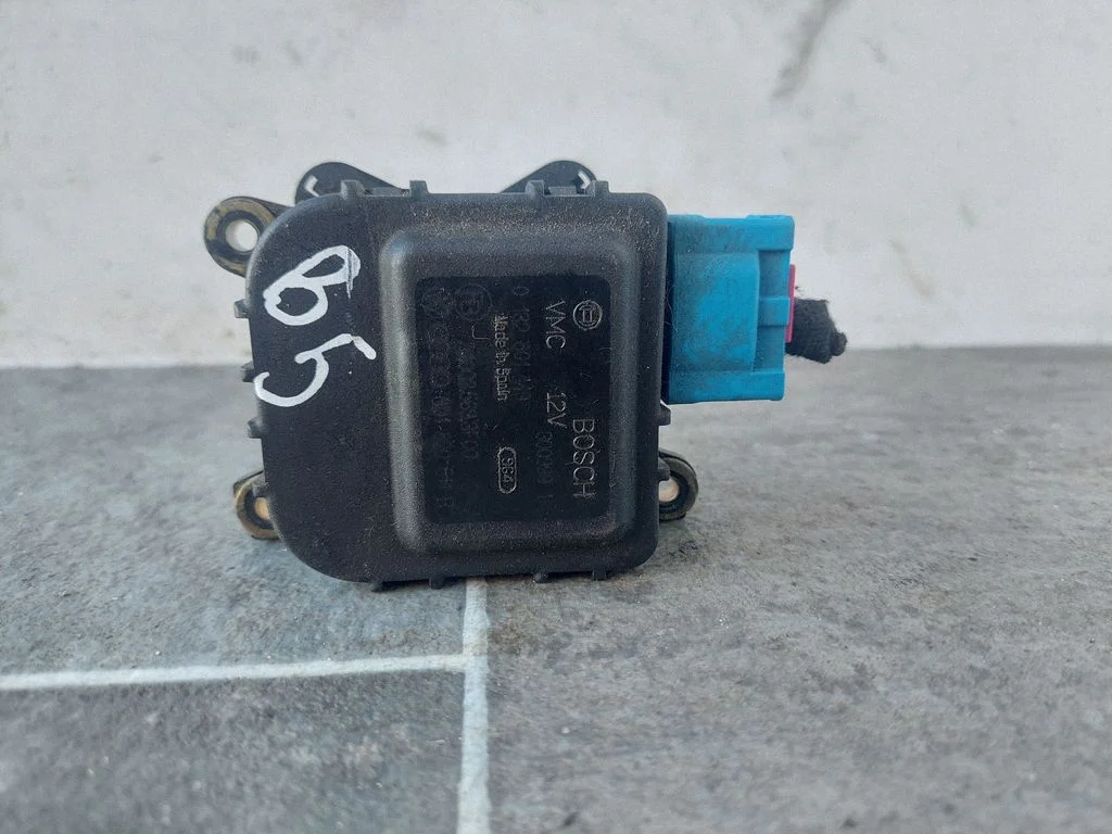 Air flap motor/actuator 8D1820511B