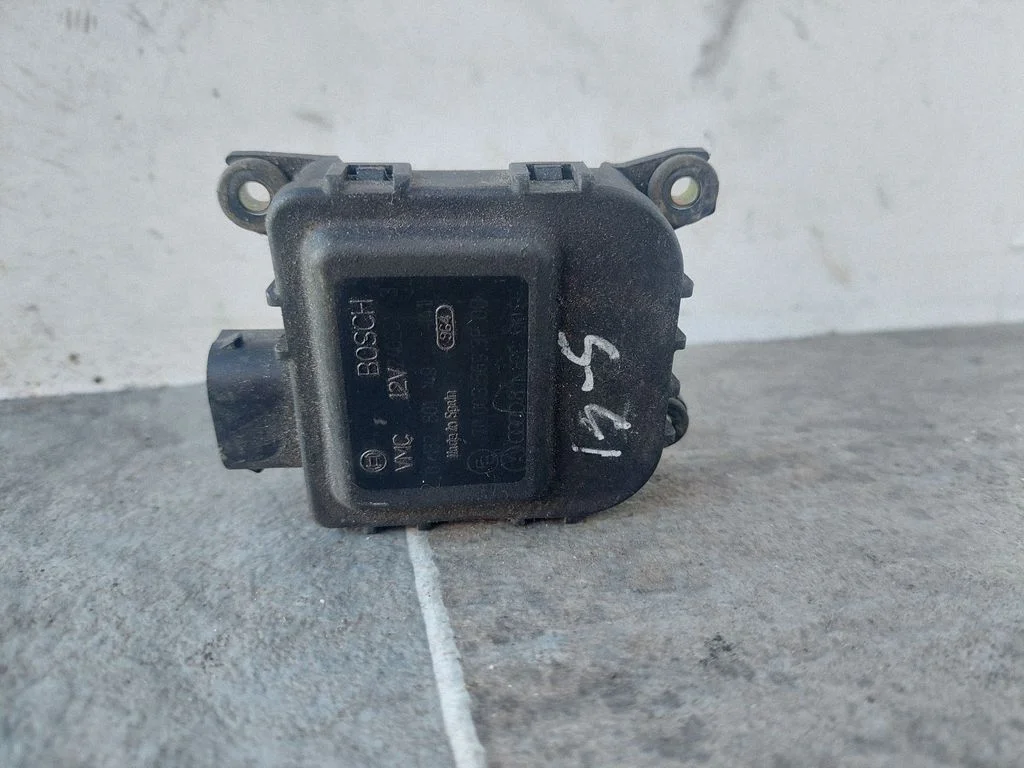 Air flap motor/actuator 8D1820511B