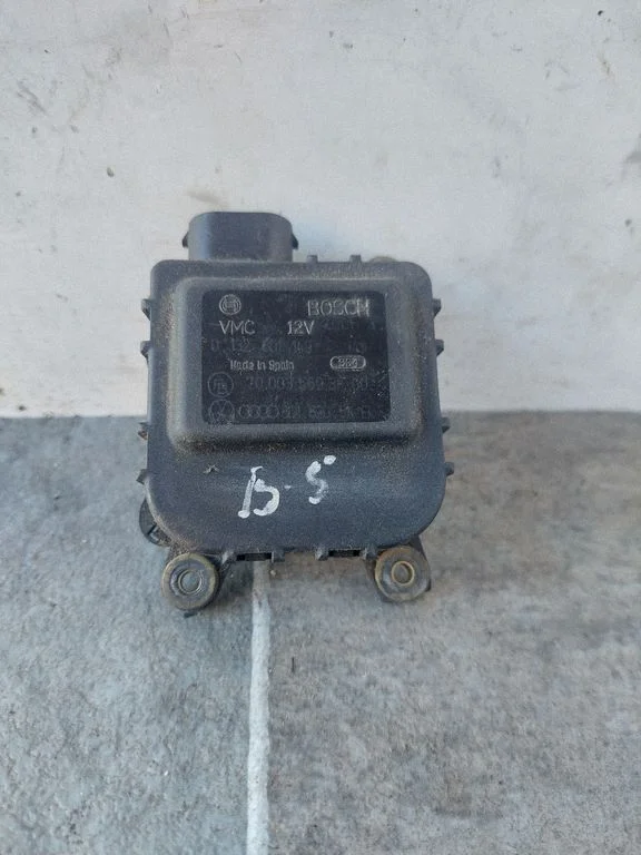 Air flap motor/actuator 8D1820511B