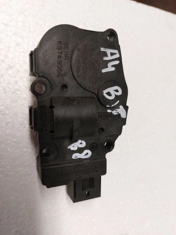 Air flap motor/actuator – Audi A4 Allroad B8 (2008-2016)