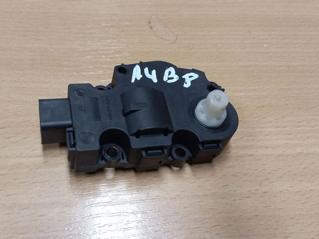 Air flap motor/actuator – Audi A4 Allroad B8 (2008-2016)