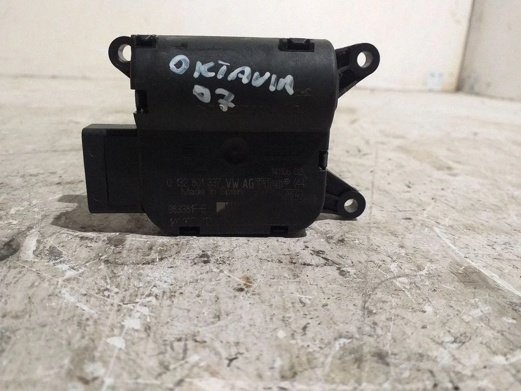 Gaisa aizvara motoriņš/aktuators 1K0907511D