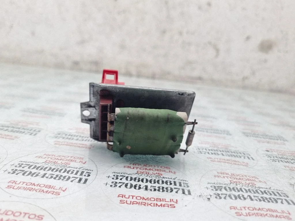 Heater blower motor/fan resistor 8D0959263