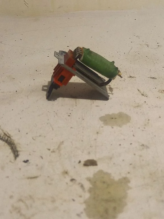 Heater blower motor/fan resistor – Volkswagen Passat B5.5 (2001-2005)