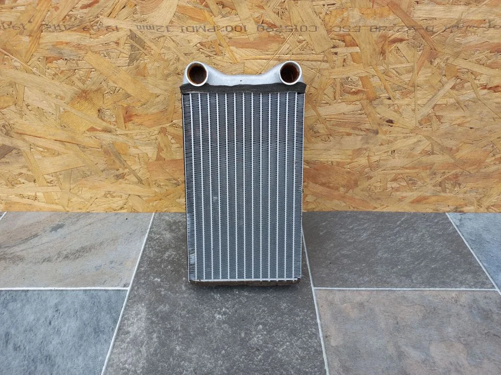 Salongi küttekeha radiaator 8E1820031A