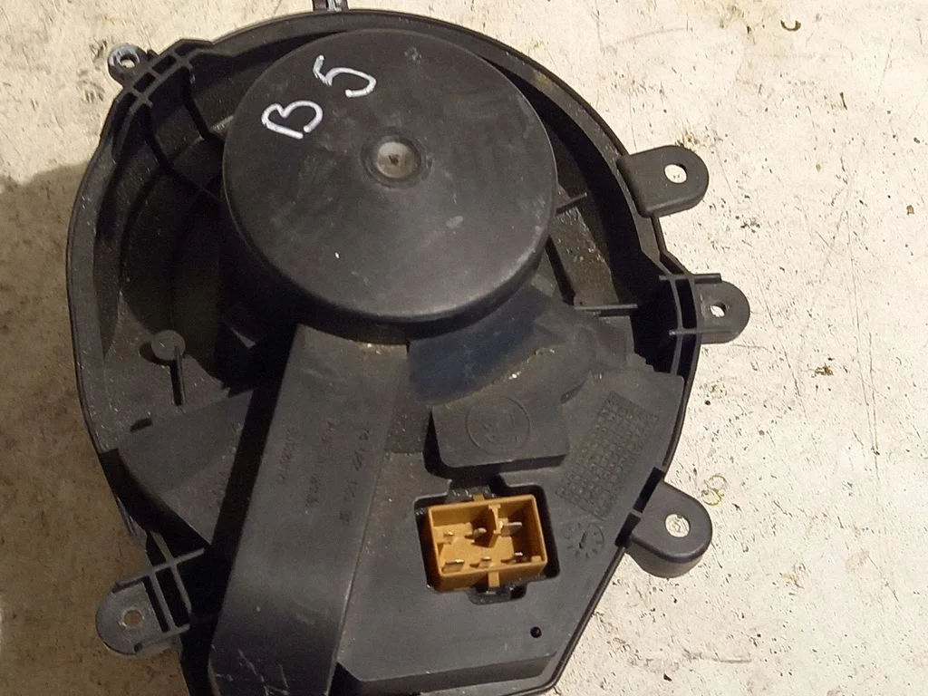 Heater fan/blower 8D1820021