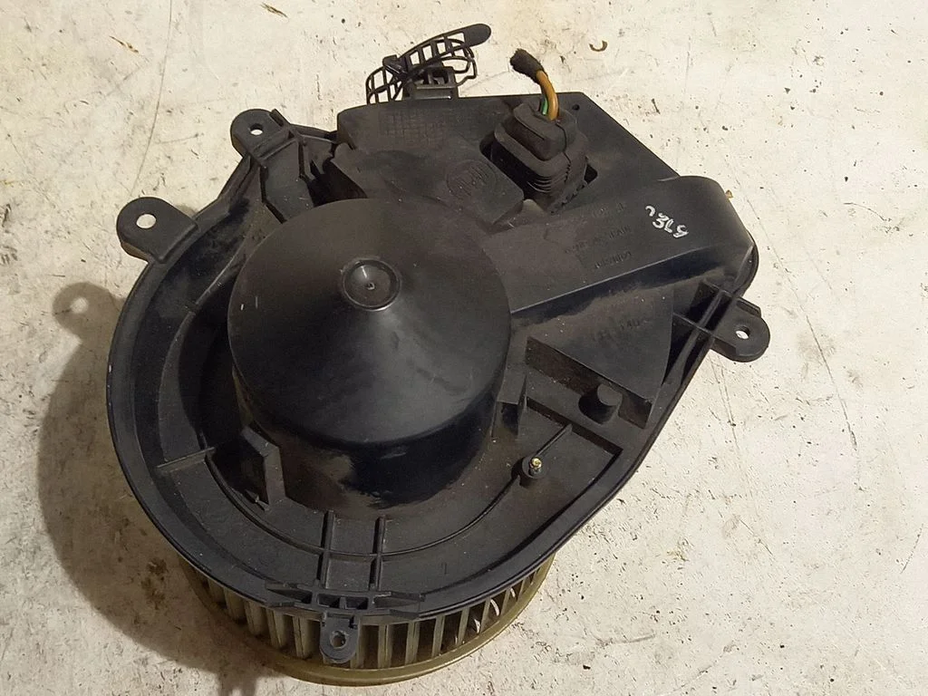 Heater fan/blower 8D1820021