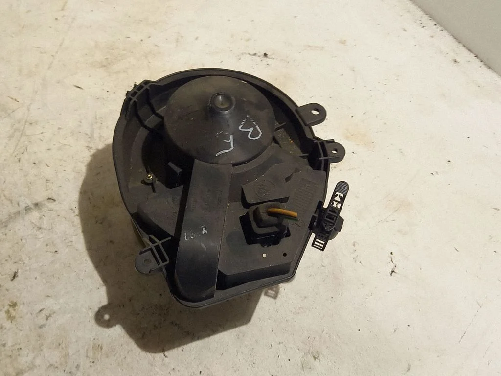 Heater fan/blower 8D1820021