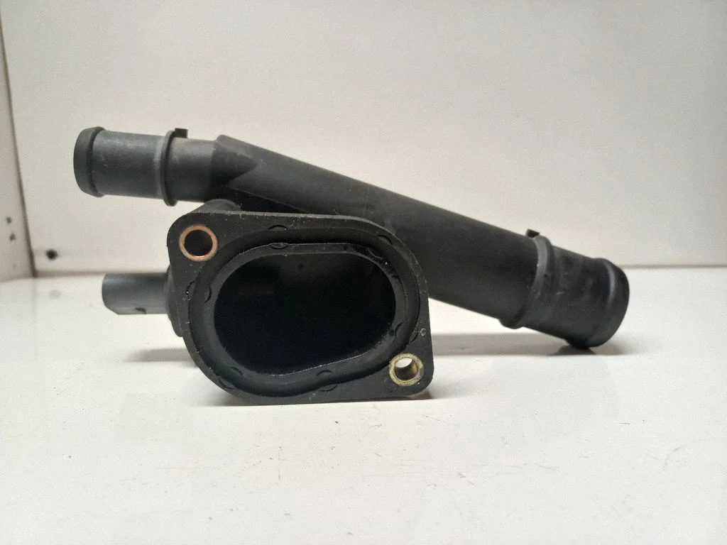 Thermostat/thermostat housing – Volkswagen Golf Plus (2005-2013)