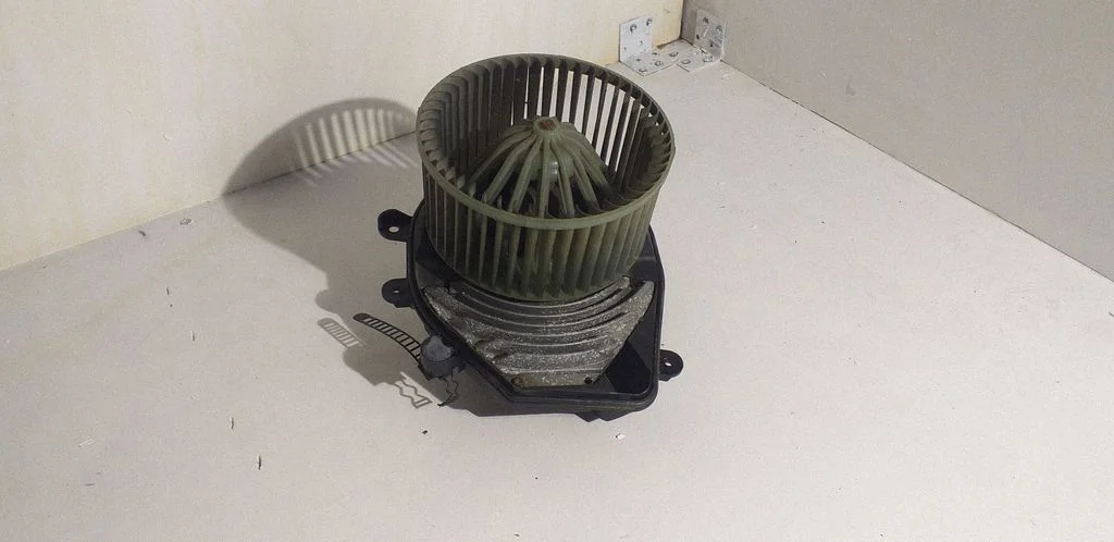 Heater fan/blower 8D1820021