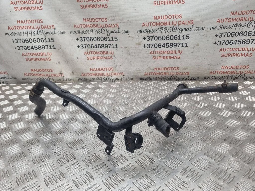 Przewody układu chłodzenia silnika 038121065A