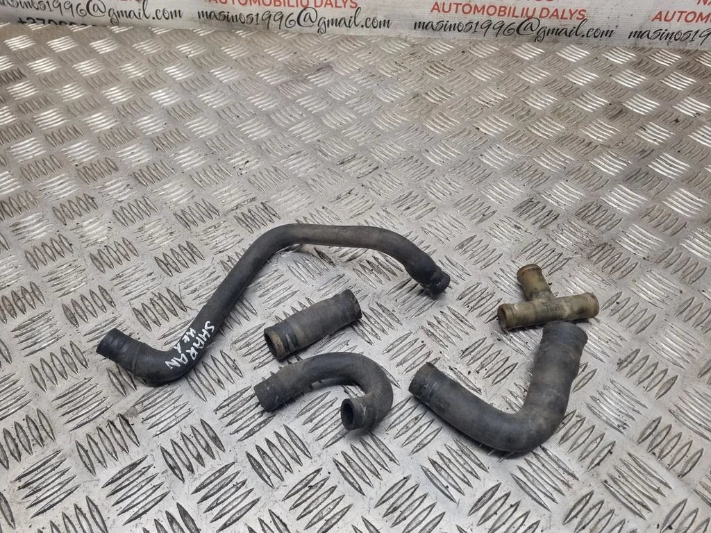 Engine coolant pipe/hose